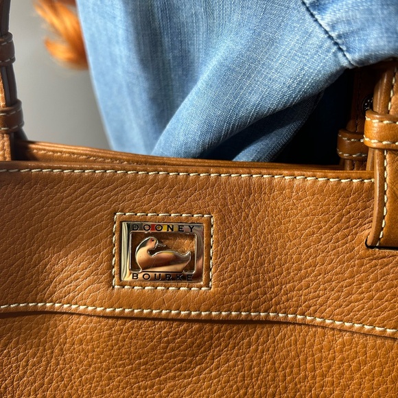 Elegant Tan Leather Tote Bag